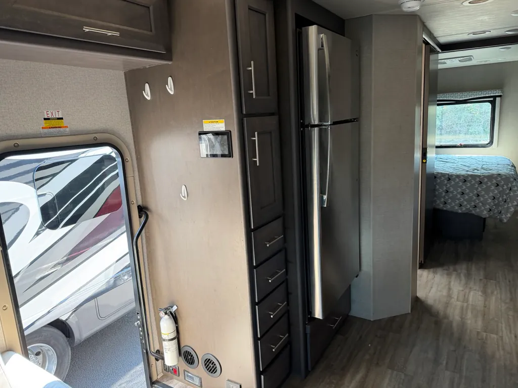2023 Thor Motor Coach Magnitude RS36, Photos photo 9