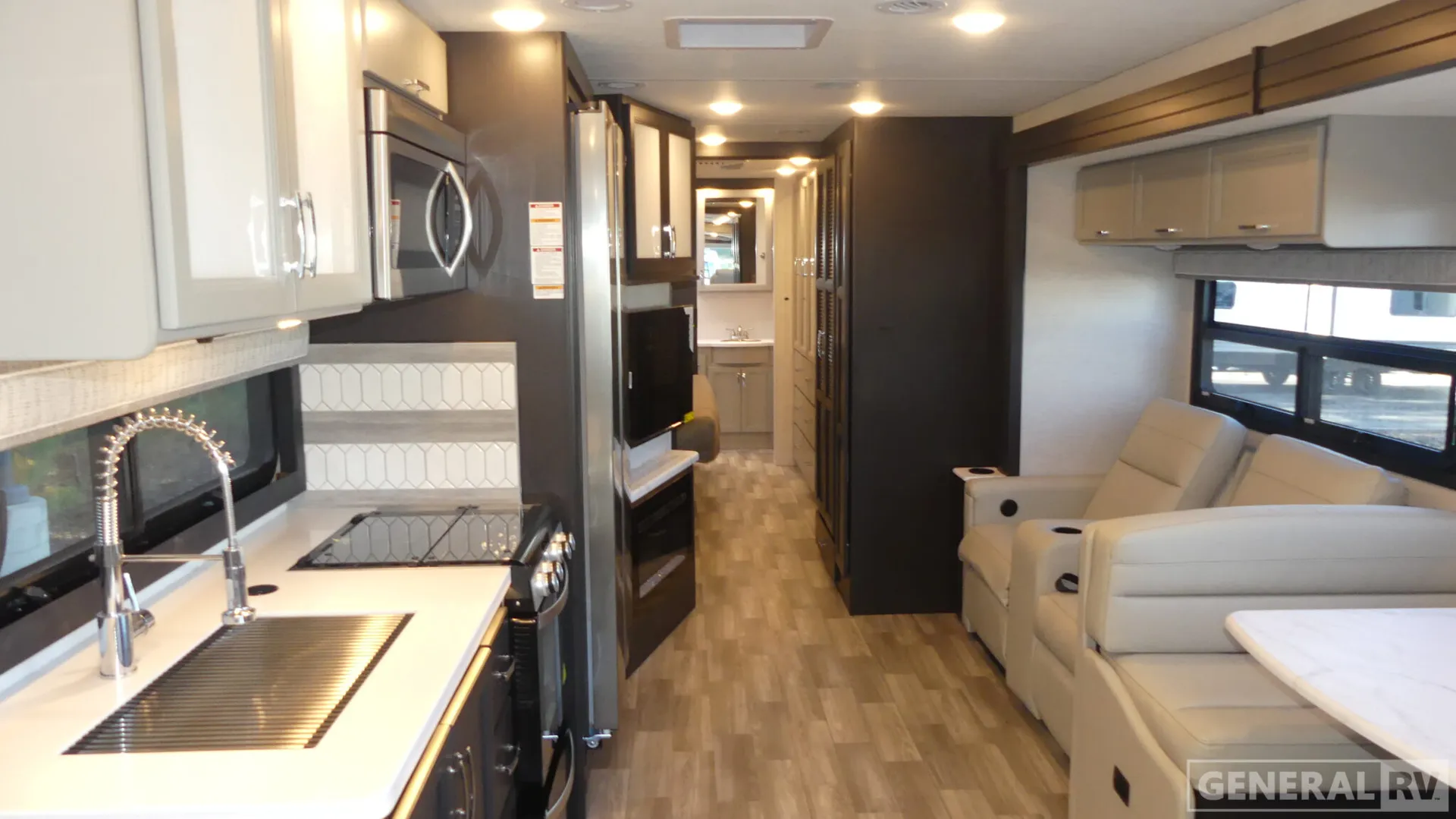 2026 Thor Motor Coach Luminate GG35 - Photo 3