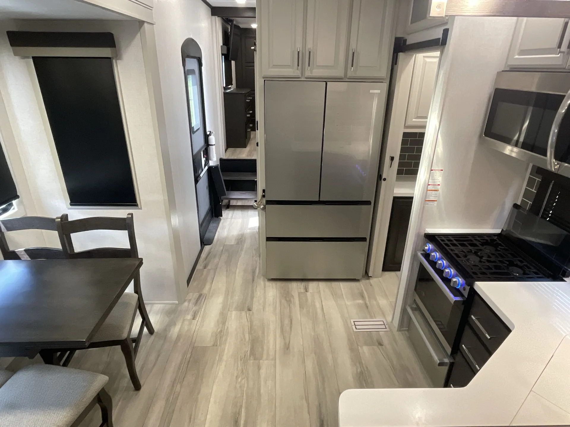 2025 Keystone Avalanche 346FL — living area main