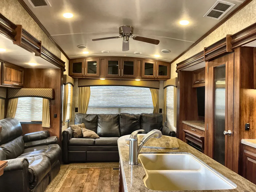 2015 Forest River Wildcat 295RSX - Photo 3