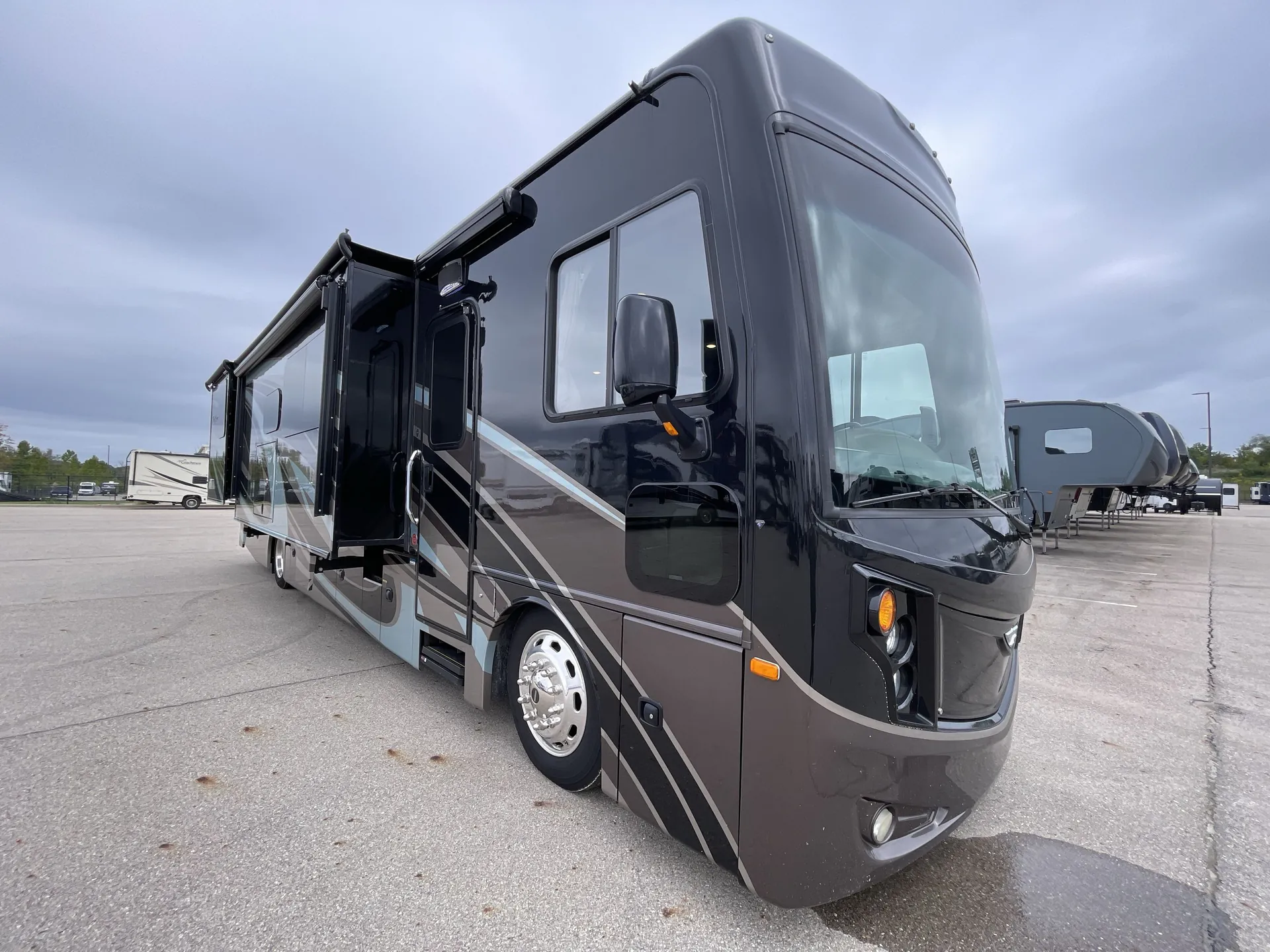 2019 Fleetwood Pace Arrow 35QS - Photo 2