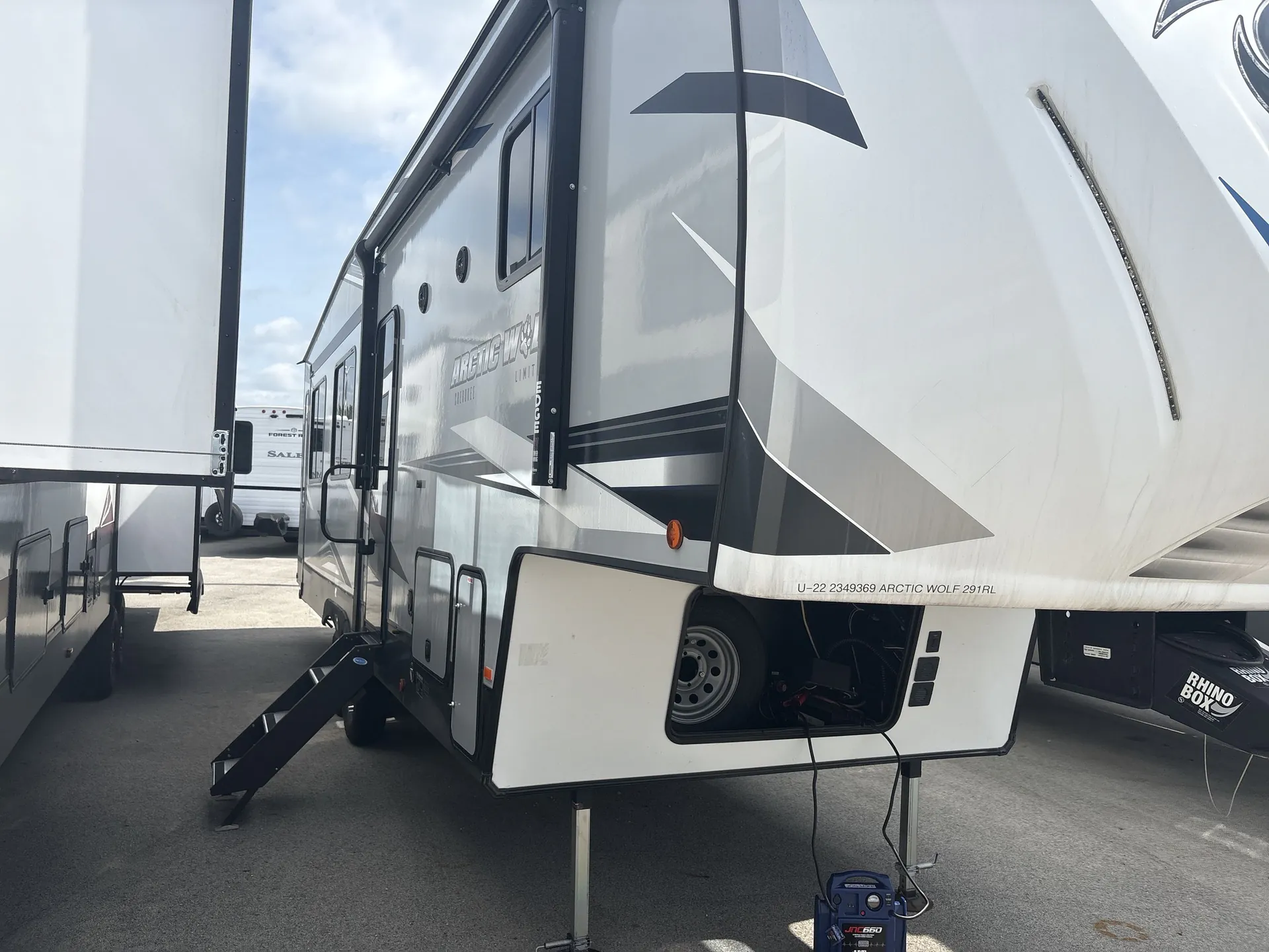 2022 Forest River Cherokee Arctic Wolf 291RL — campside