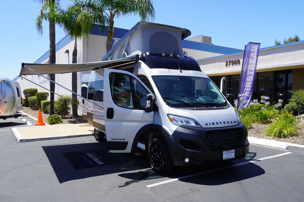 2026 Airstream Interstate 24GLX - Photo 4
