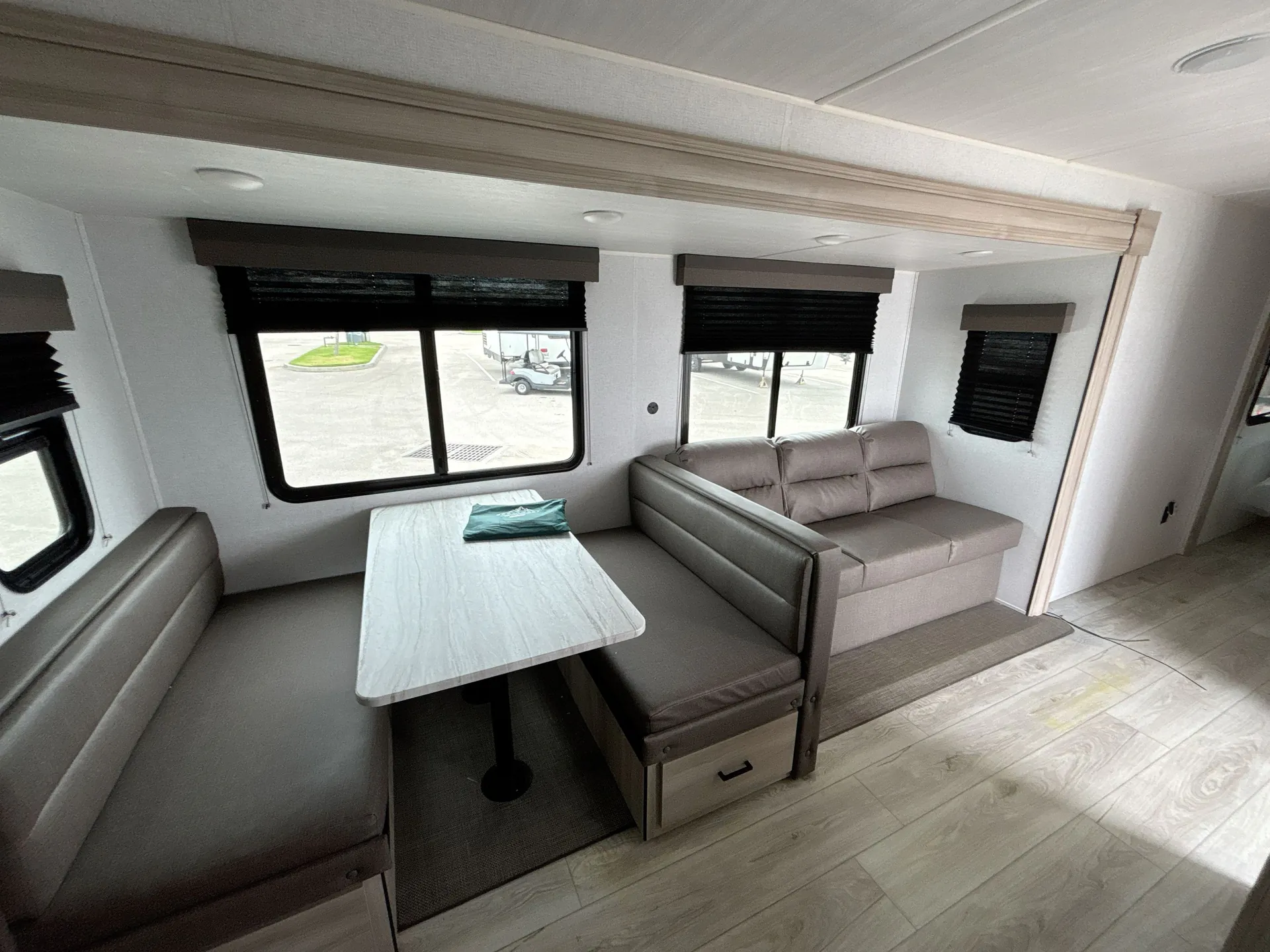 2024 East to West Silver Lake 29KBH — living area main
