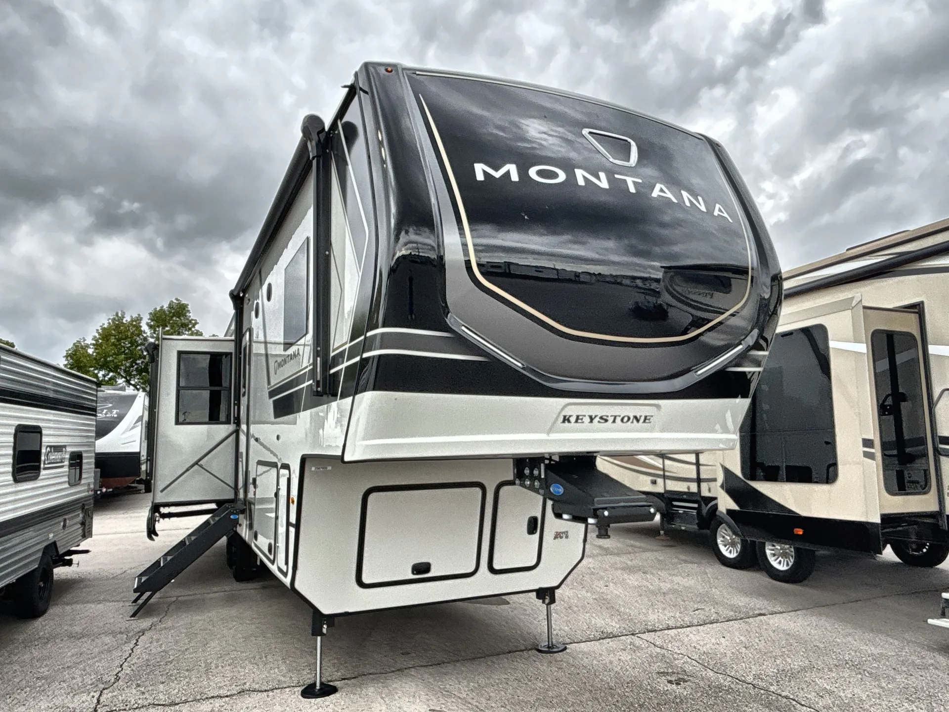 2026 Keystone Montana 3123RL - Photo 2