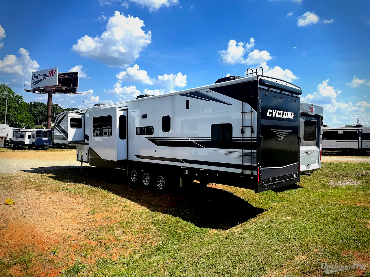 2026 Heartland Cyclone 3913 - Photo 4
