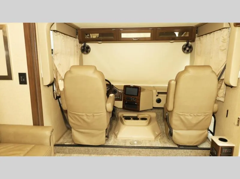 2019 Thor Motor Coach Hurricane 34R - Photo 4