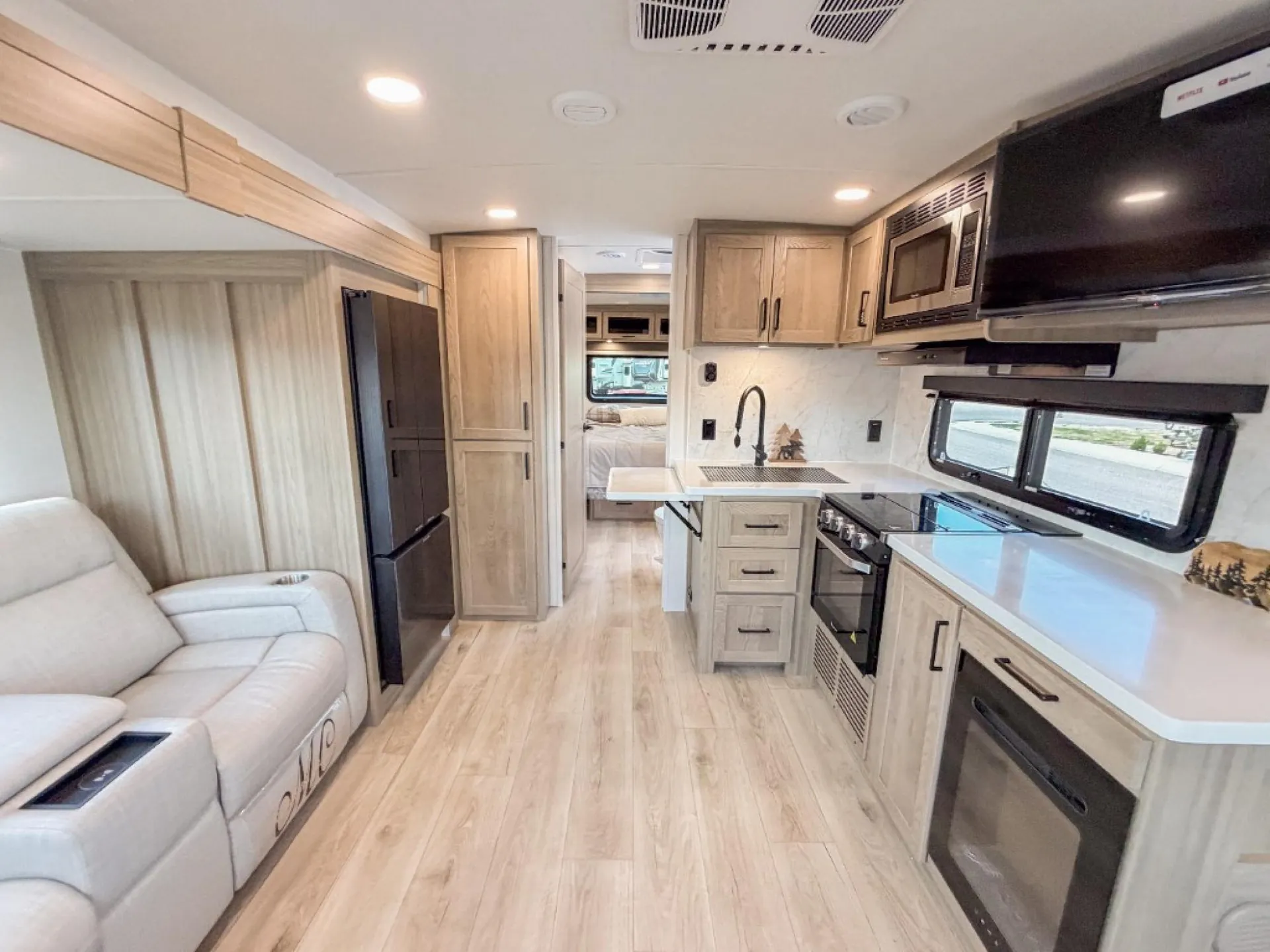 2027 Forest River Rockwood Ultra Lite 2618RD — Photo 5