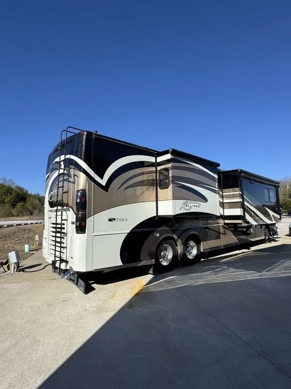 2011 Winnebago Ellipse 42QD - Photo 2