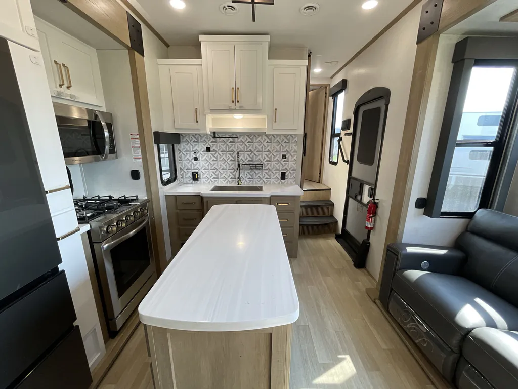 2025 Keystone Raptor 415, Photos photo 3