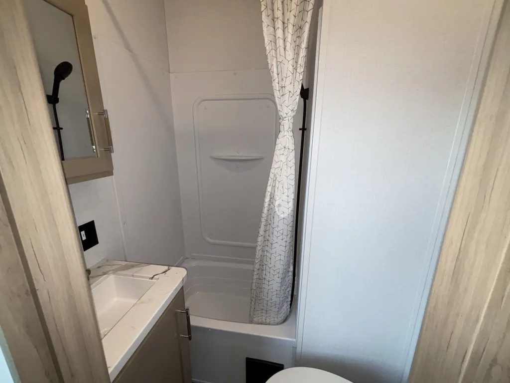 2026 Keystone Raptor 433, Photos photo 24