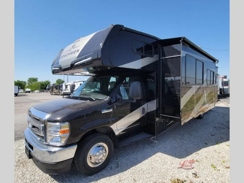 2026 Coachmen Freelander 30RS - Photo 3