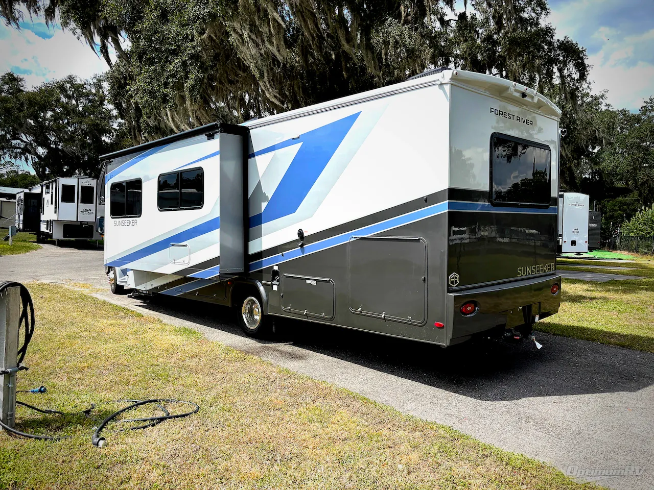 2027 Forest River Sunseeker 3010DS - Photo 4