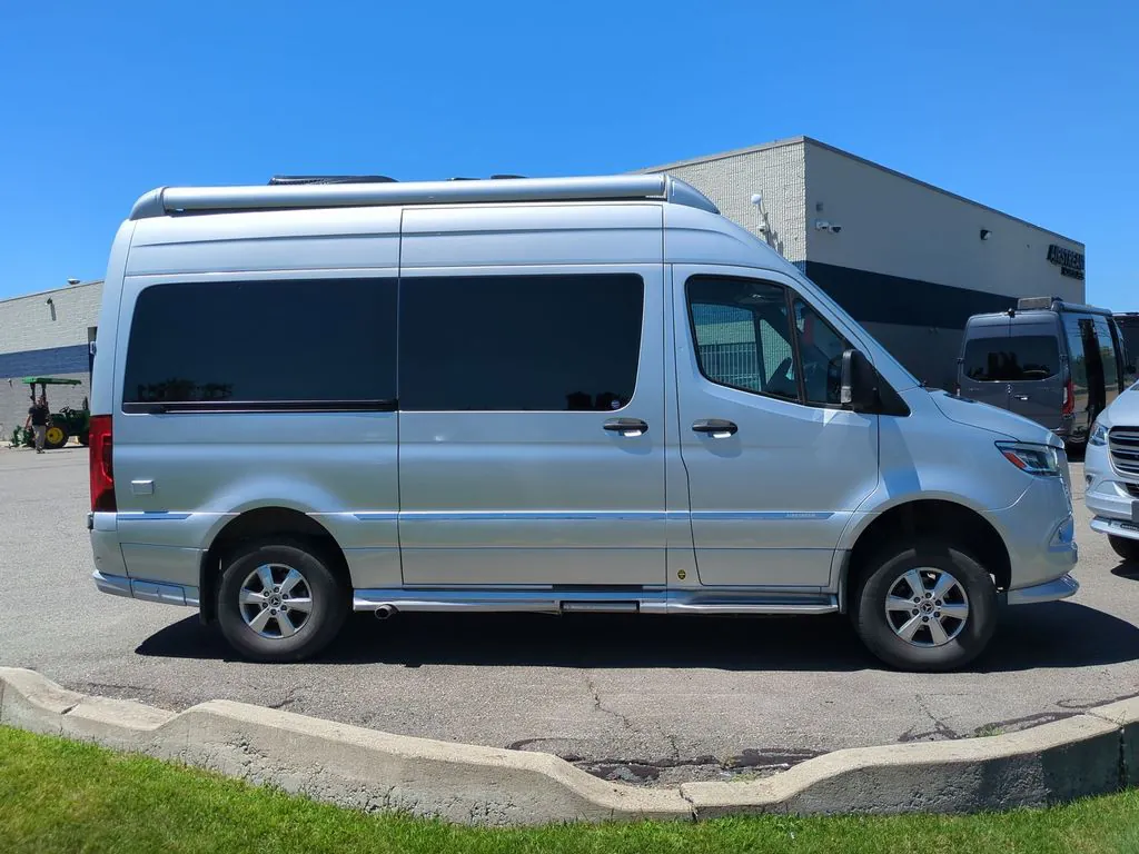2021 Airstream Interstate 19 19 4X4 - Photo 3