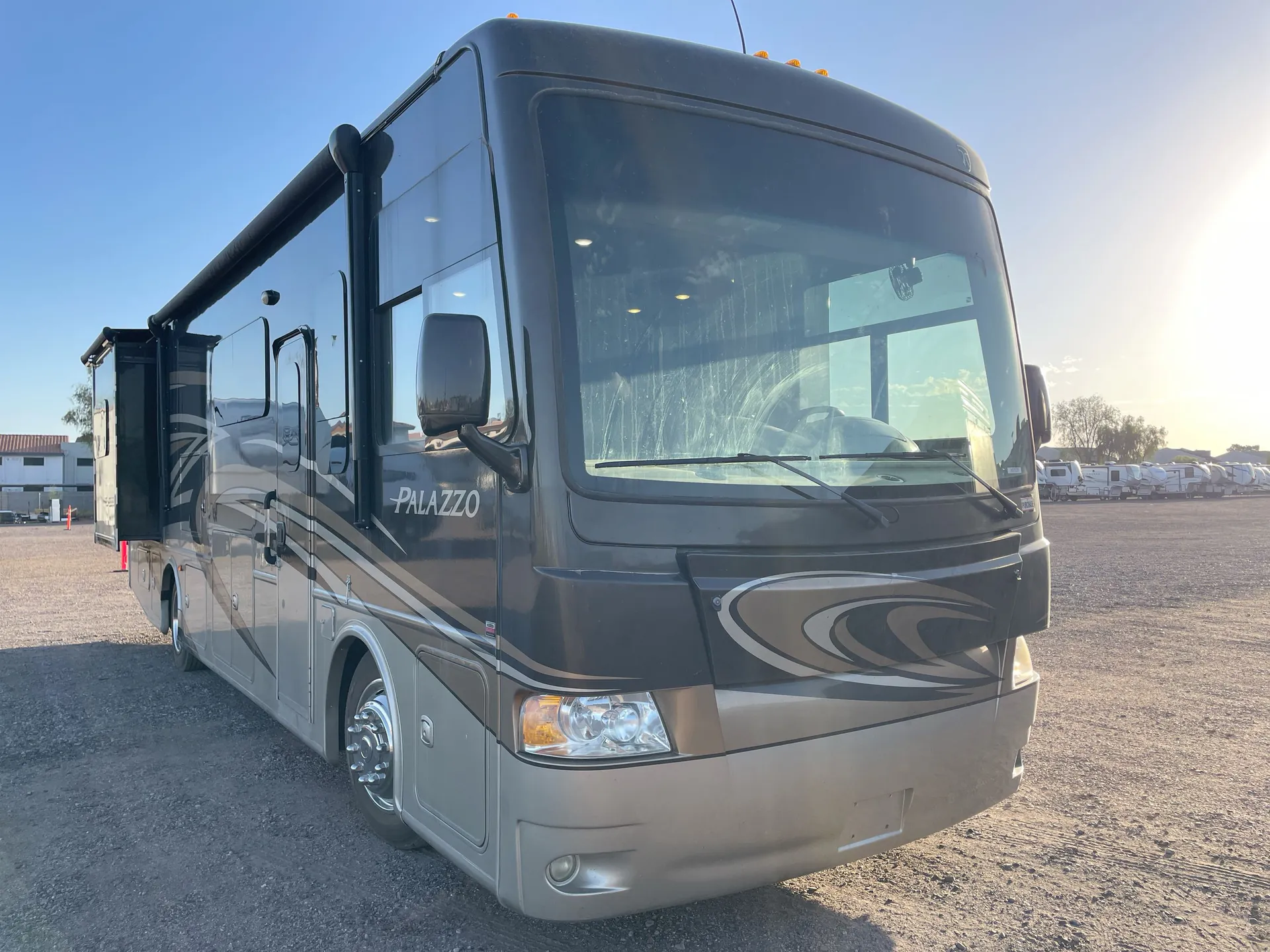 2015 Thor Motor Coach Palazzo 33.2 - Photo 2
