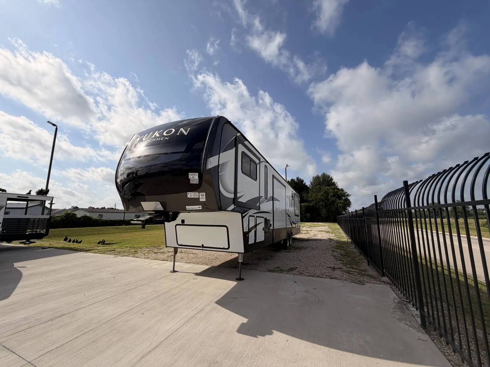 2022 Dutchmen Yukon 421FL - Photo 2