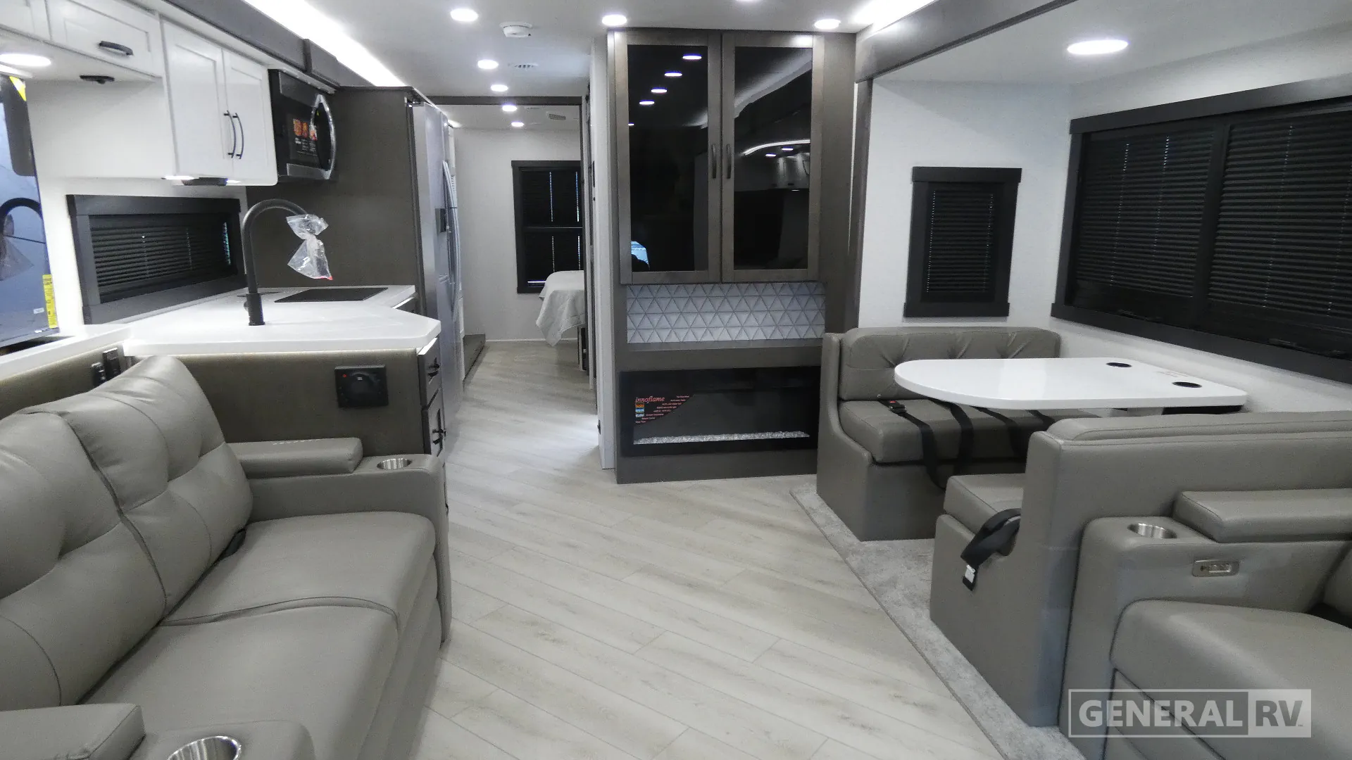2026 Entegra Coach Accolade XL 37M - Photo 3