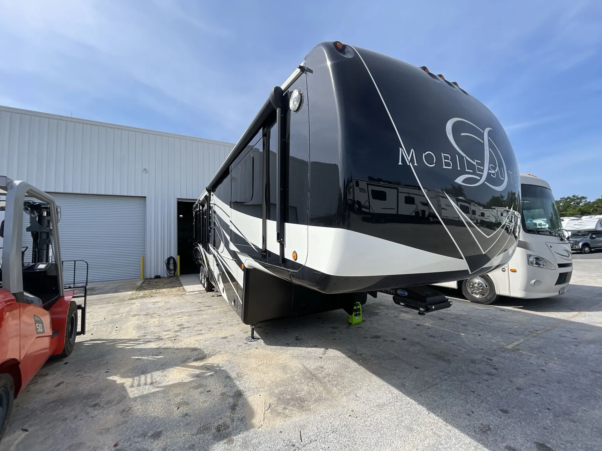 2021 DRV Mobile Suites 44 Columbus - Photo 2
