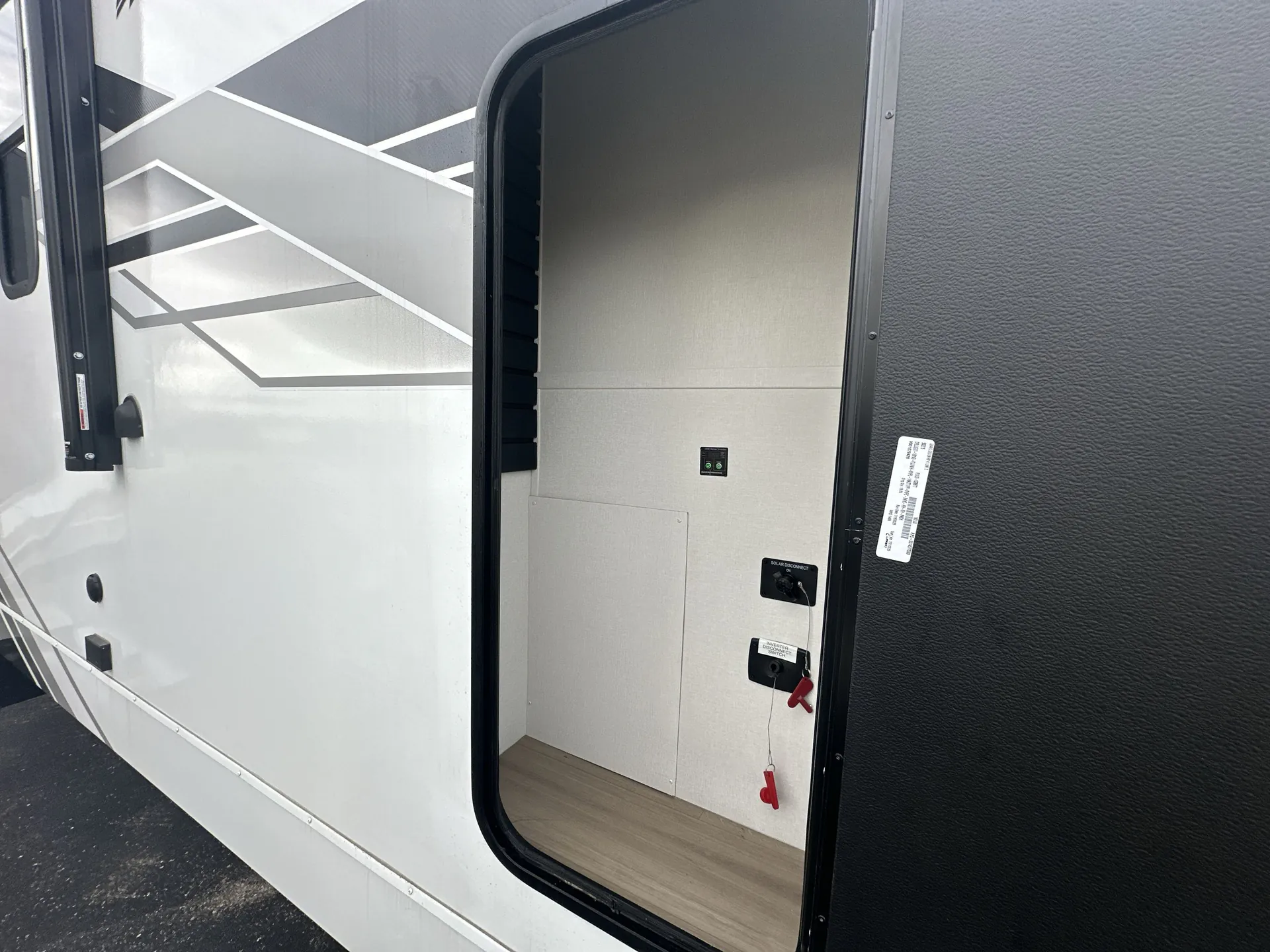 2026 Grand Design Momentum G Class 30G - Photo 4