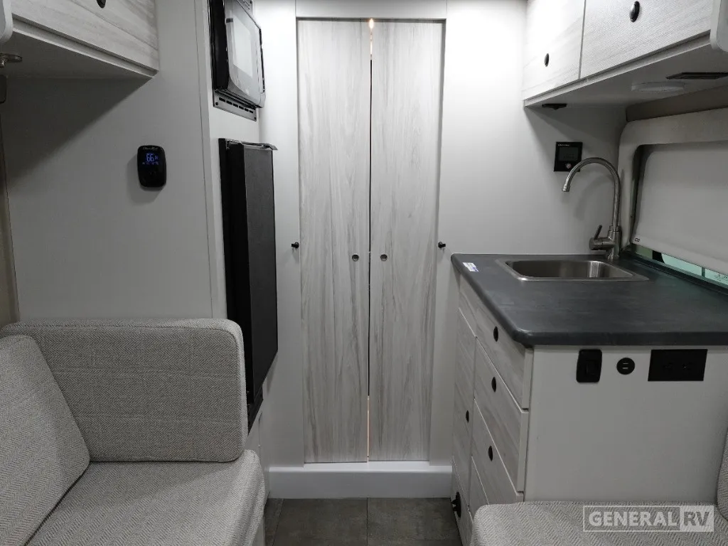 2026 Entegra Coach ARC 18C - Photo 3