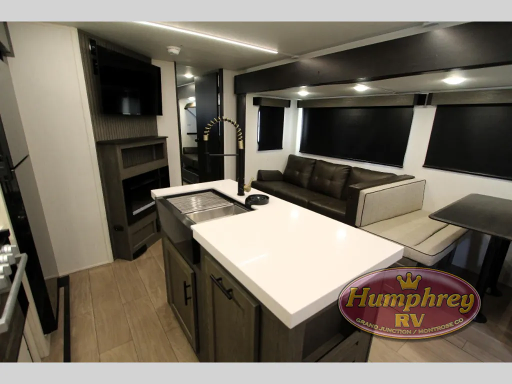 2026 Forest River Cherokee Alpha Wolf 33BH, Photos photo 13