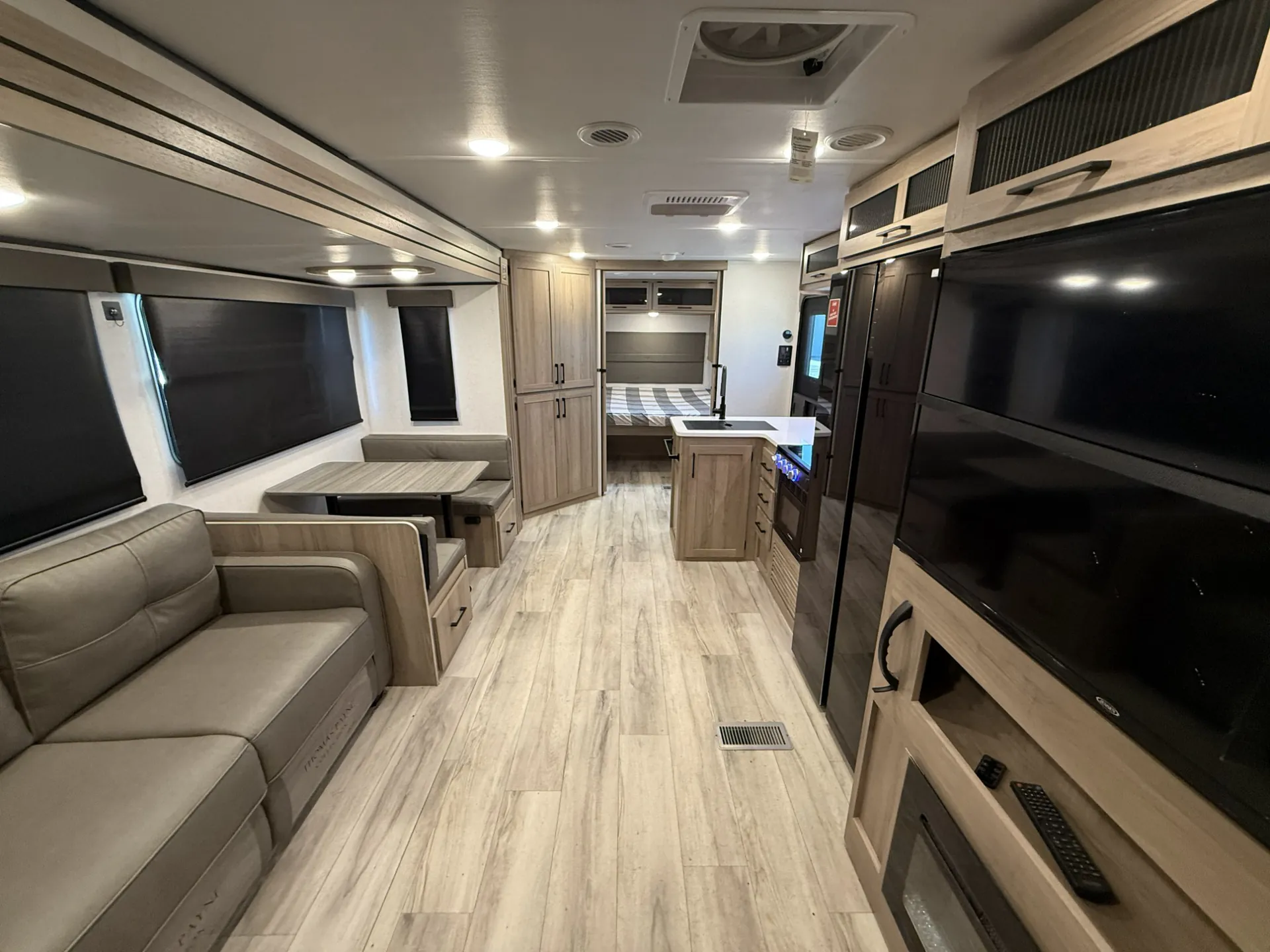 2025 Keystone Coleman Legacy 2900BH - Photo 4