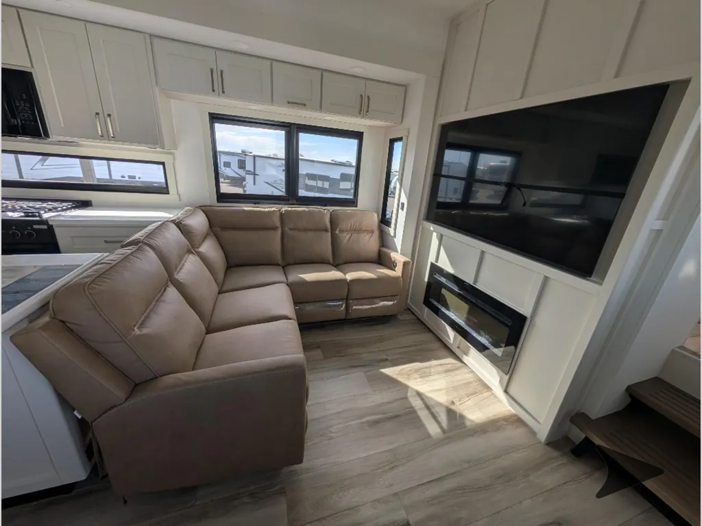 2027 Brinkley Model G 3970, Photos photo 8