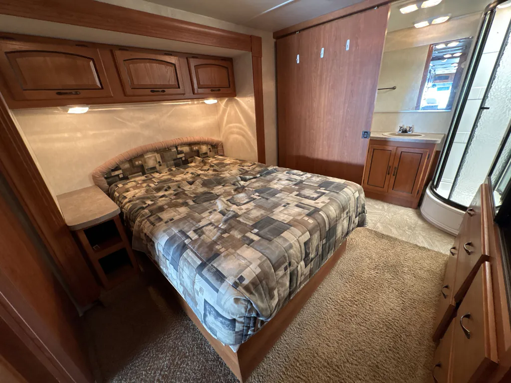 2010 Coachmen Mirada 35DS, Photos photo 15