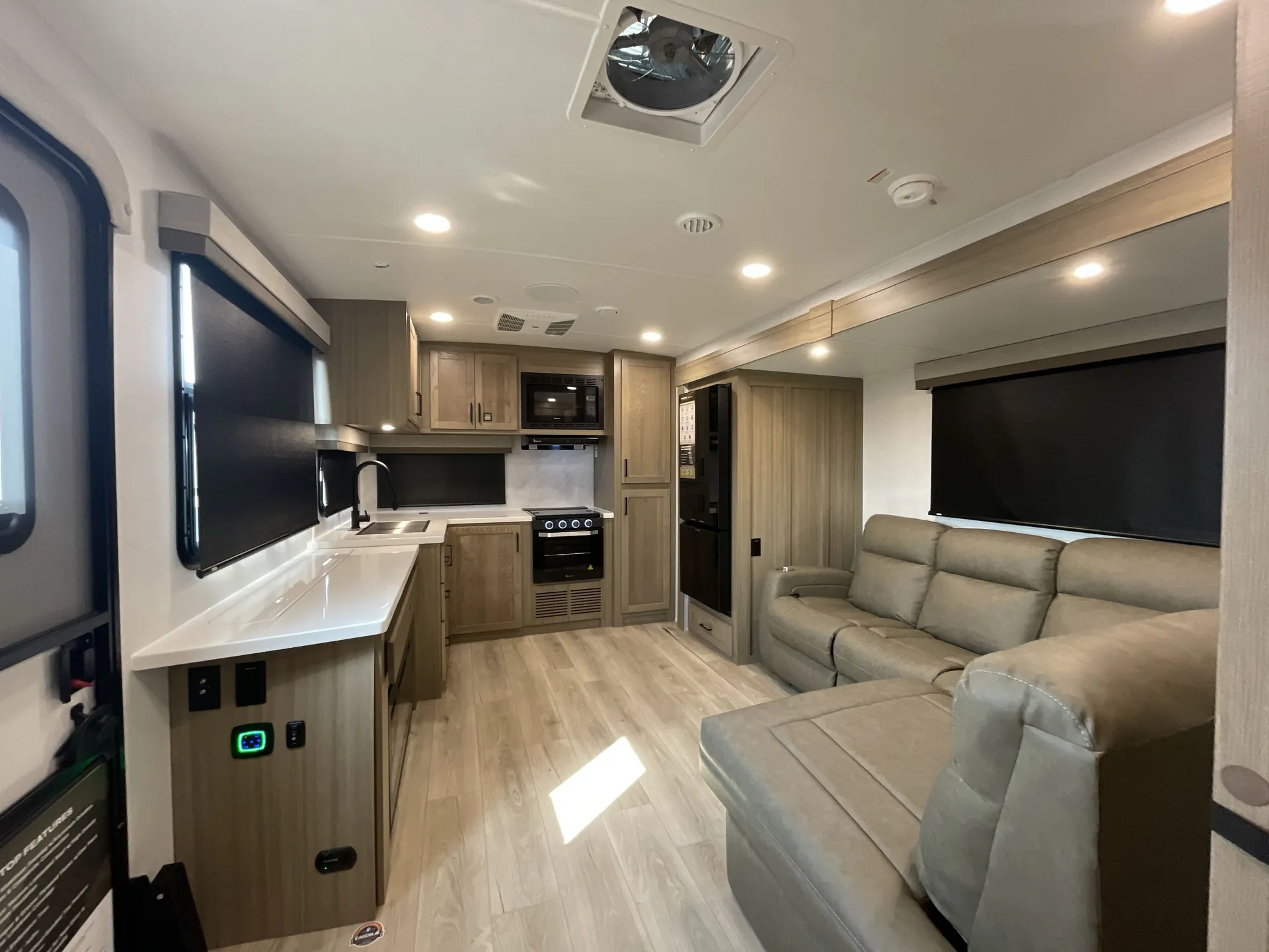 2027 Forest River Rockwood Ultra Lite 2711RK — living area main