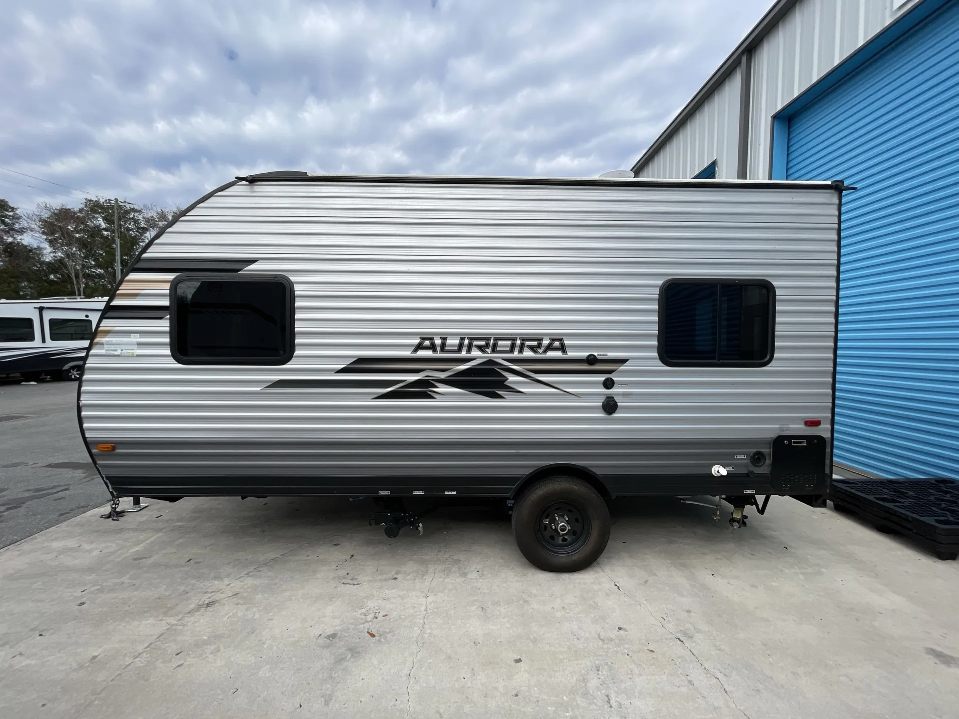 2025 Forest River Aurora Light 15RDX - Photo 2