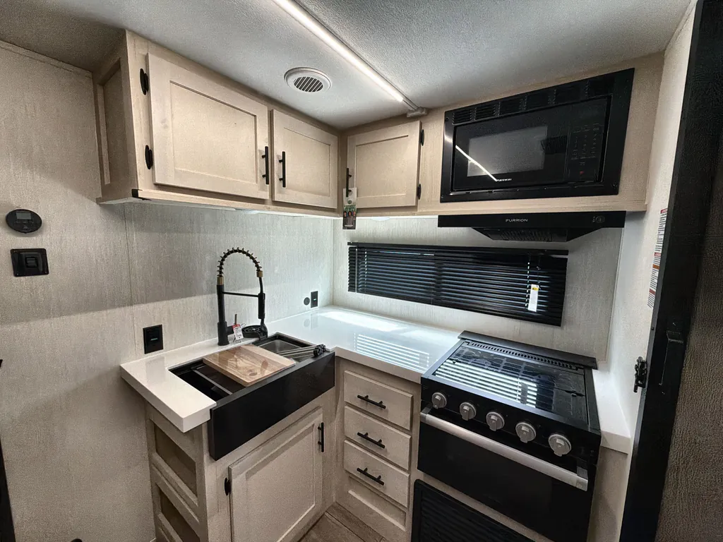 2026 Forest River Alpha Wolf 24TRUNK, Photos photo 7