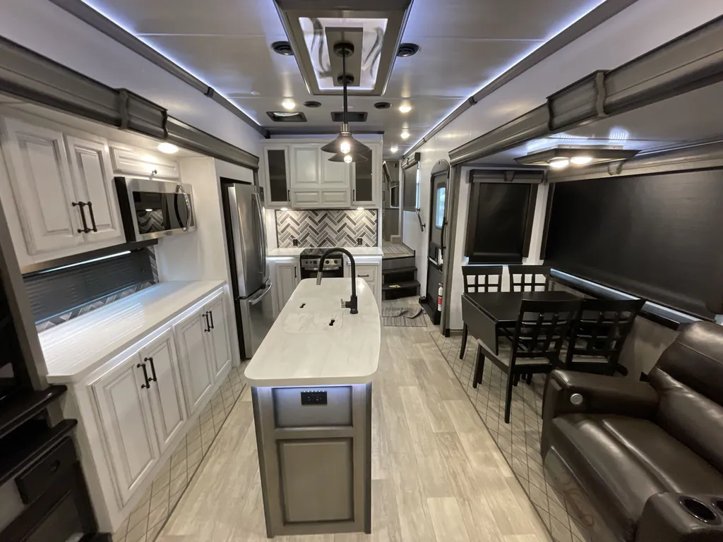 2022 Keystone Montana 3231CK, Photos photo 3