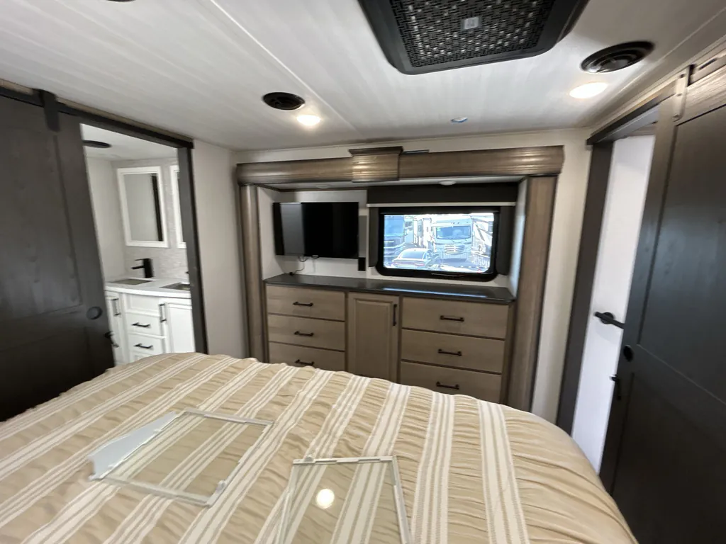 2024 Keystone Montana 3901RK, Photos photo 15