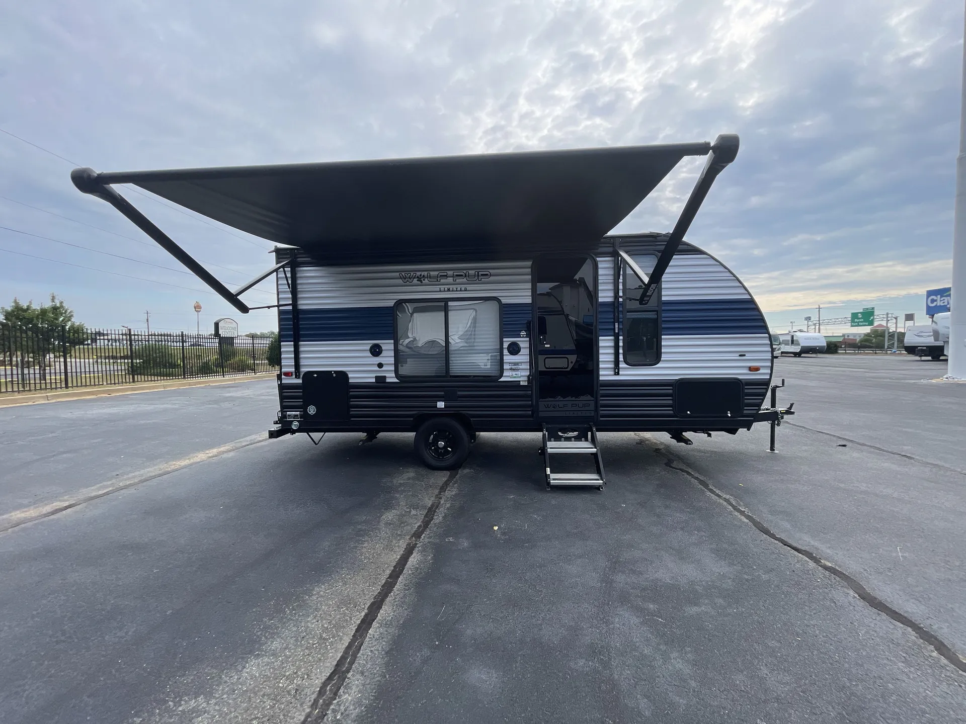2022 Forest River Cherokee Wolf Pup 16FQ — campside