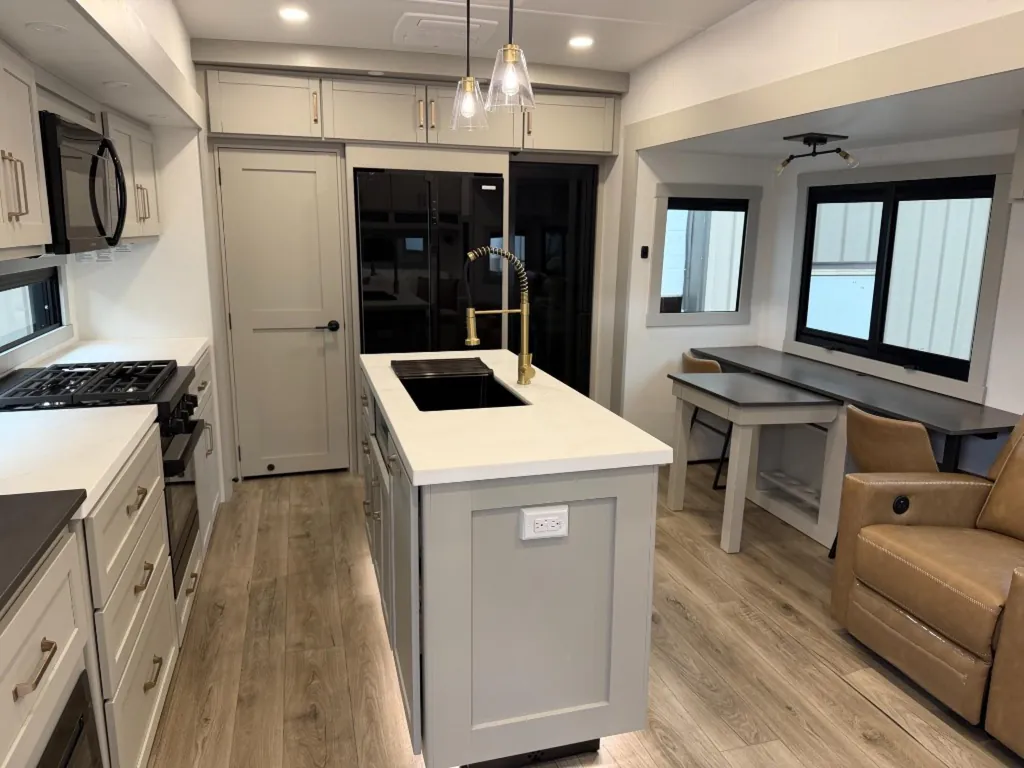 2025 Brinkley Model Z 3400, Photos photo 21