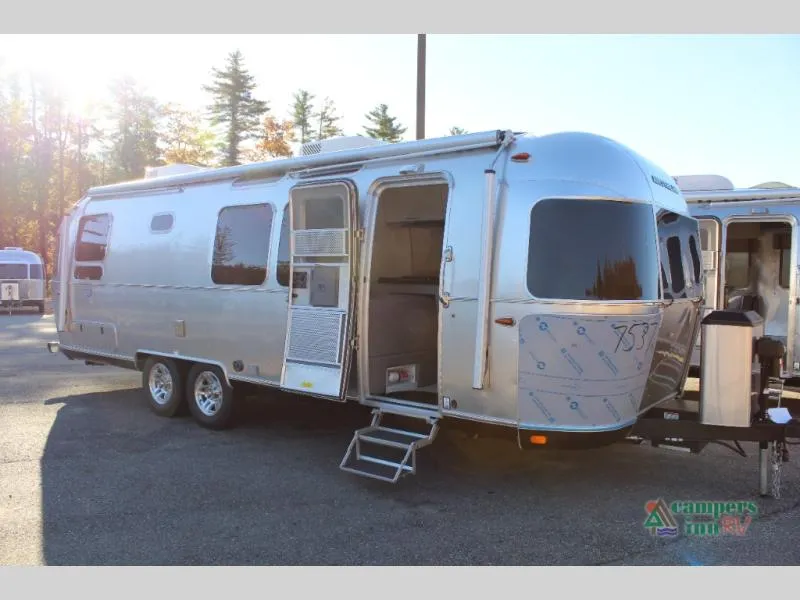 2026 Airstream Classic 28RB - Photo 2