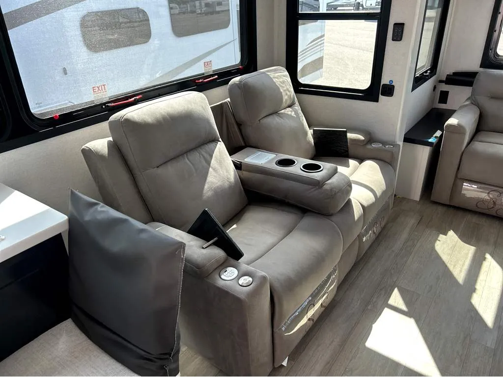 2026 Jayco Pinnacle 36FBTS, Photos photo 11
