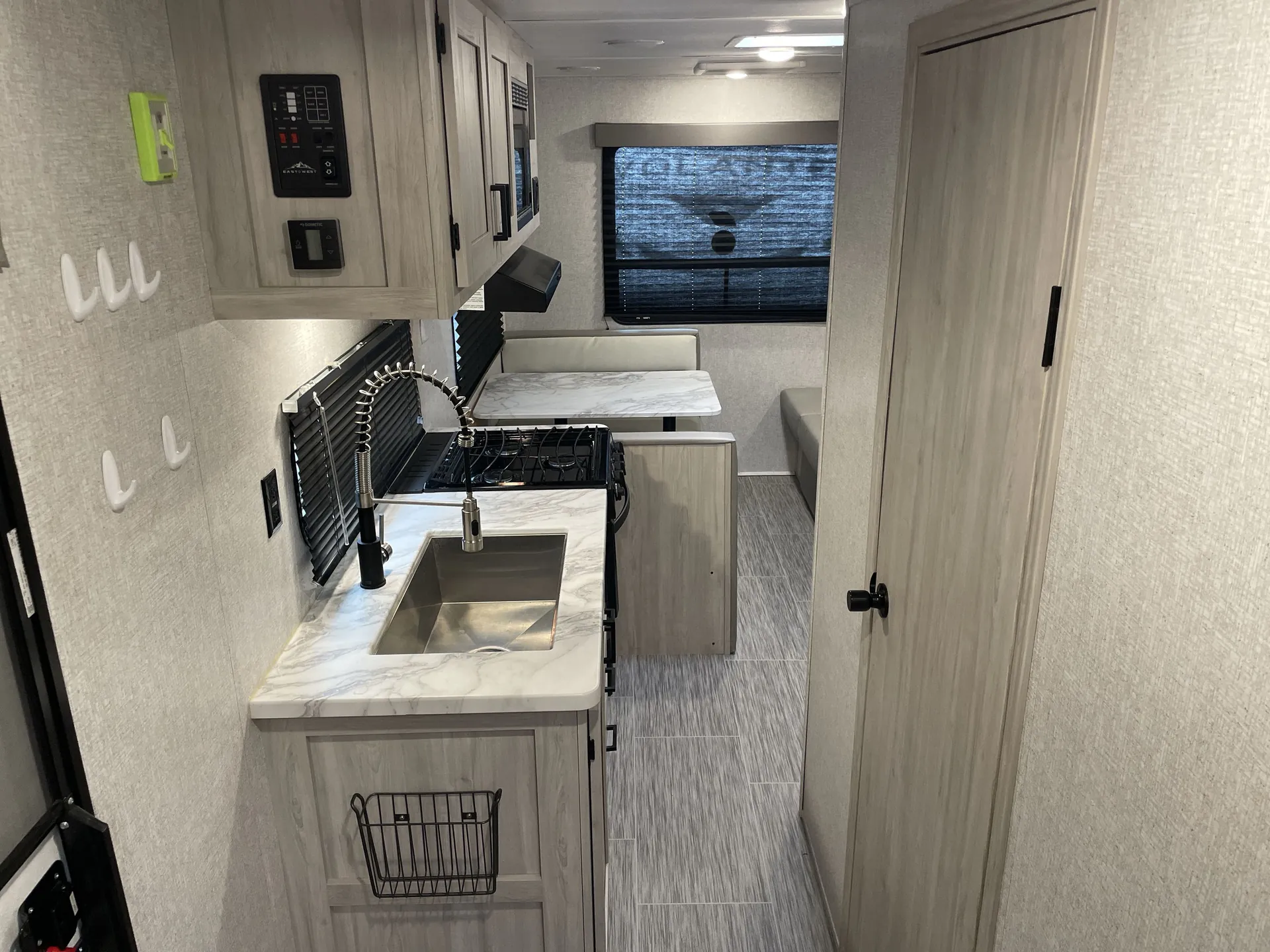 2022 East to West Silver Lake 20KRD — living area main