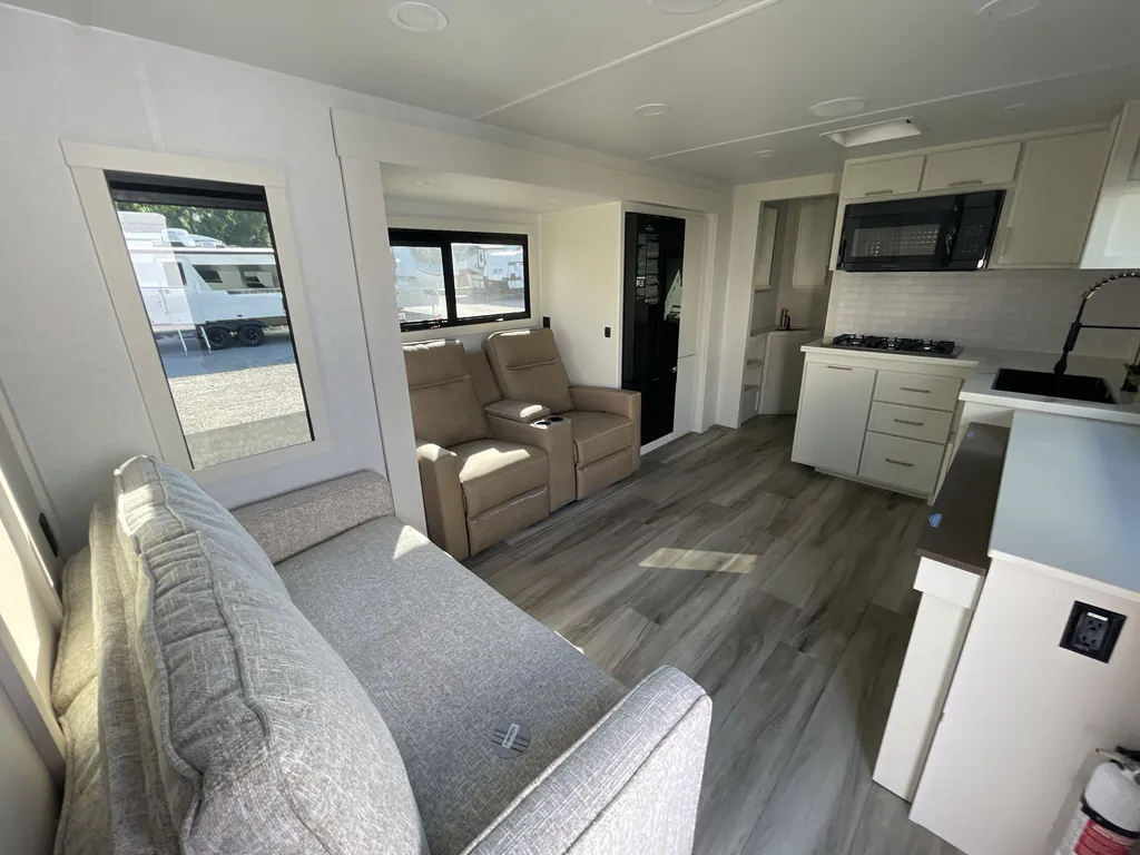 2026 Brinkley Model I 294, Photos photo 4