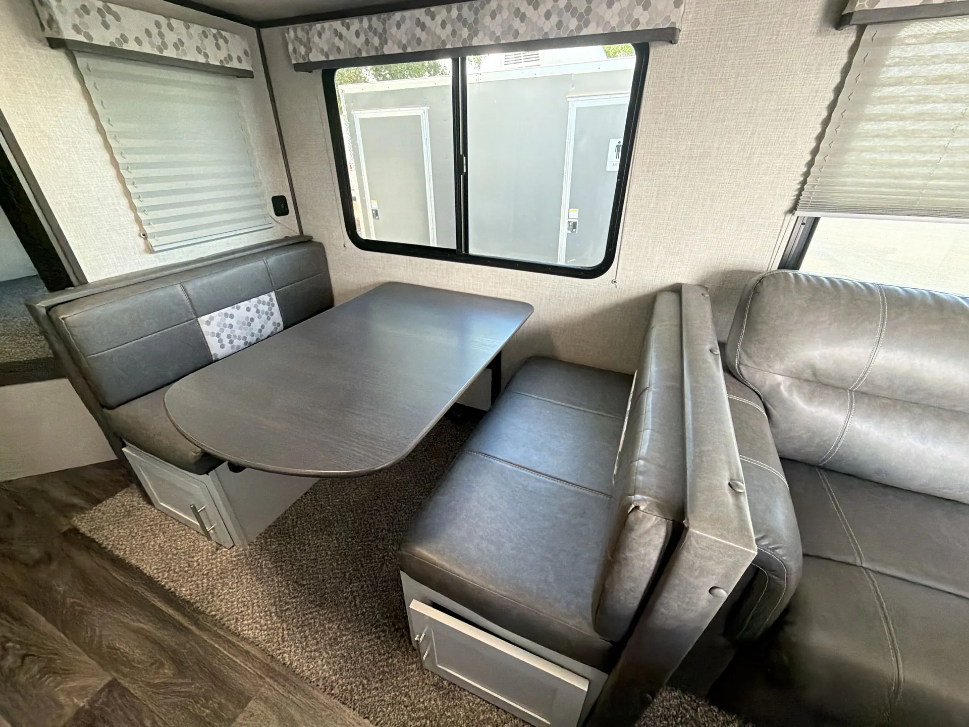 2021 Keystone Bullet 273BHS — living area main