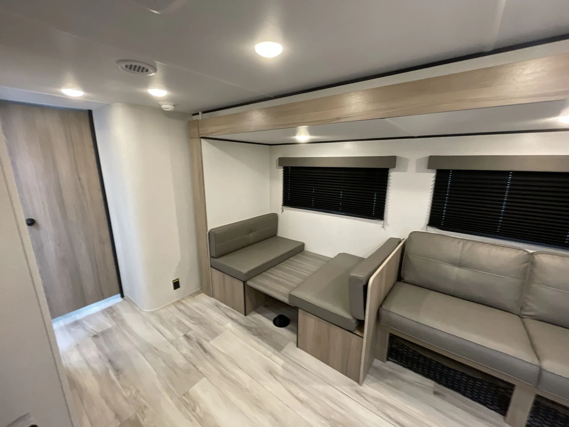 2026 Keystone Coleman Light 29BX — living area main