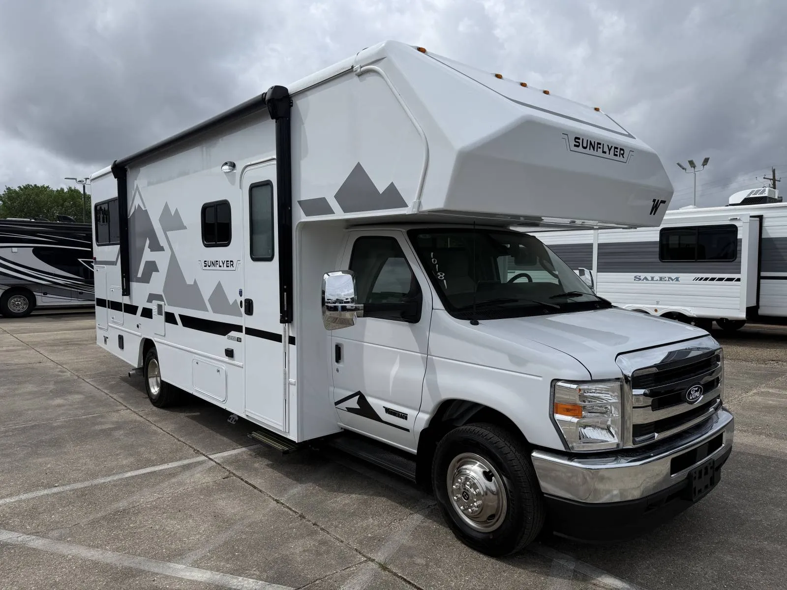 2027 Winnebago Sunflyer 24GG - Photo 3