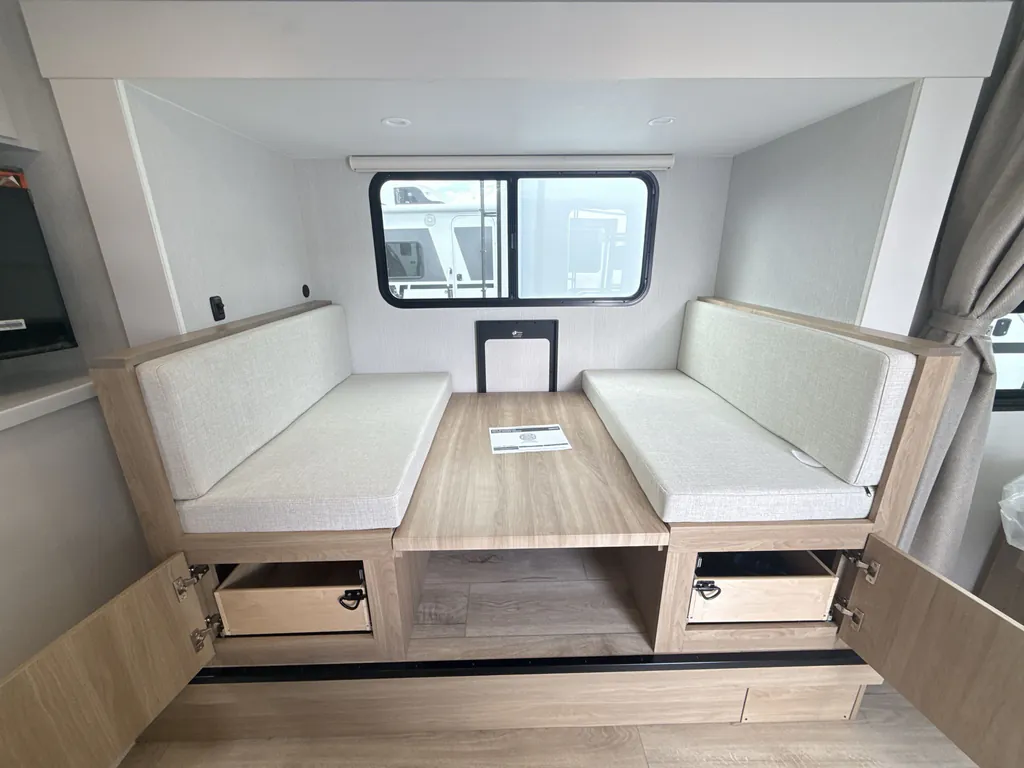 2027 Winnebago Micro Minnie 2108DS, Photos photo 14