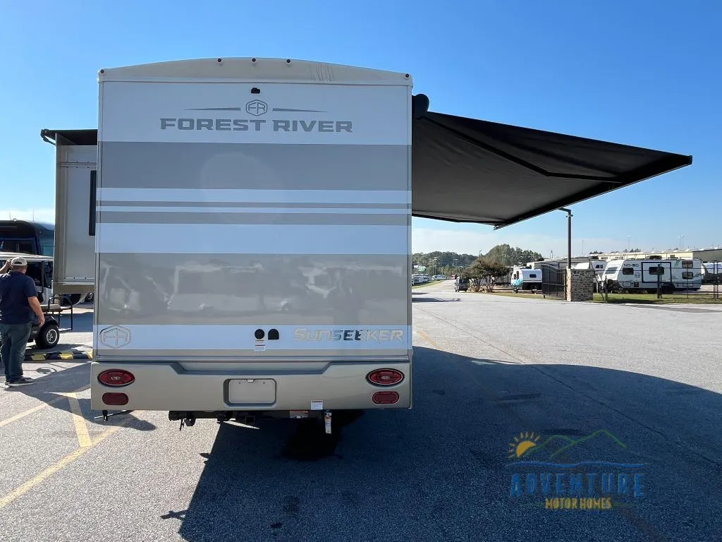 2025 Forest River Sunseeker MBS 2400DSB - Photo 4
