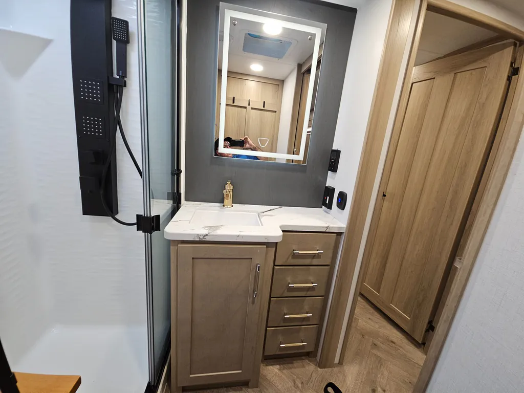 2026 Keystone Raptor 433, Photos photo 27