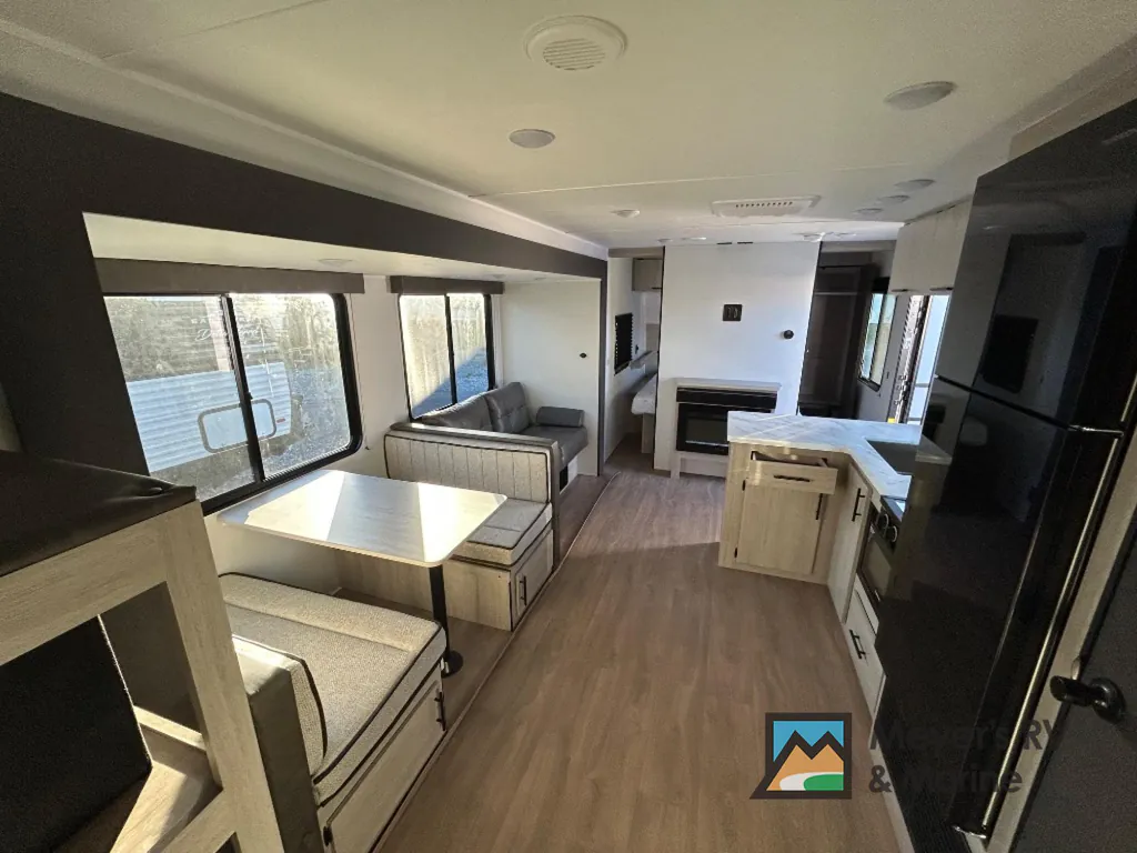 2027 East to West Della Terra 280BH, Photos photo 7