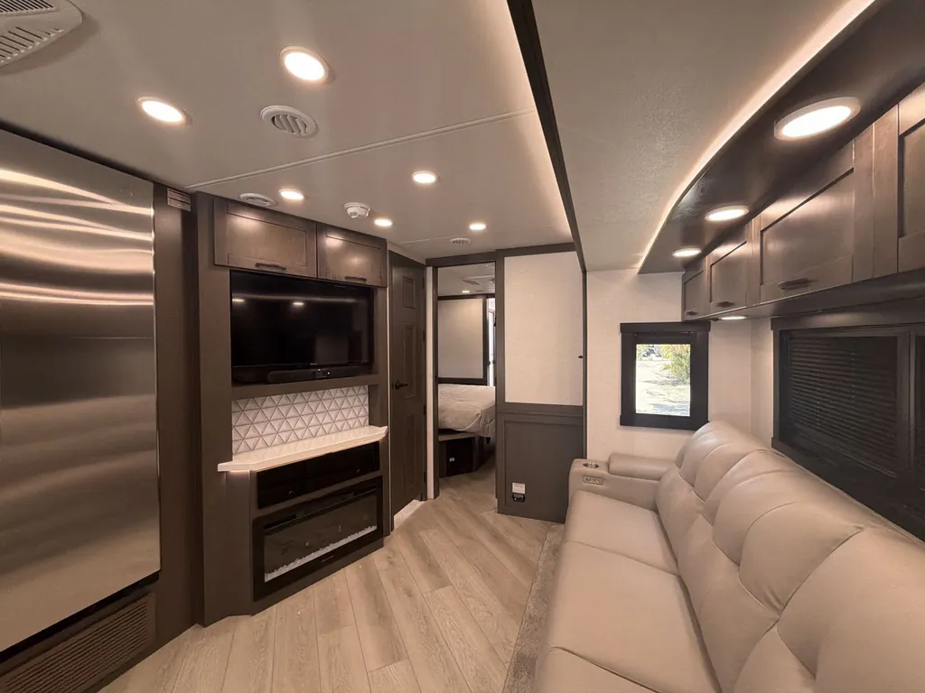 2027 Entegra Coach Accolade 37K, Photos photo 17