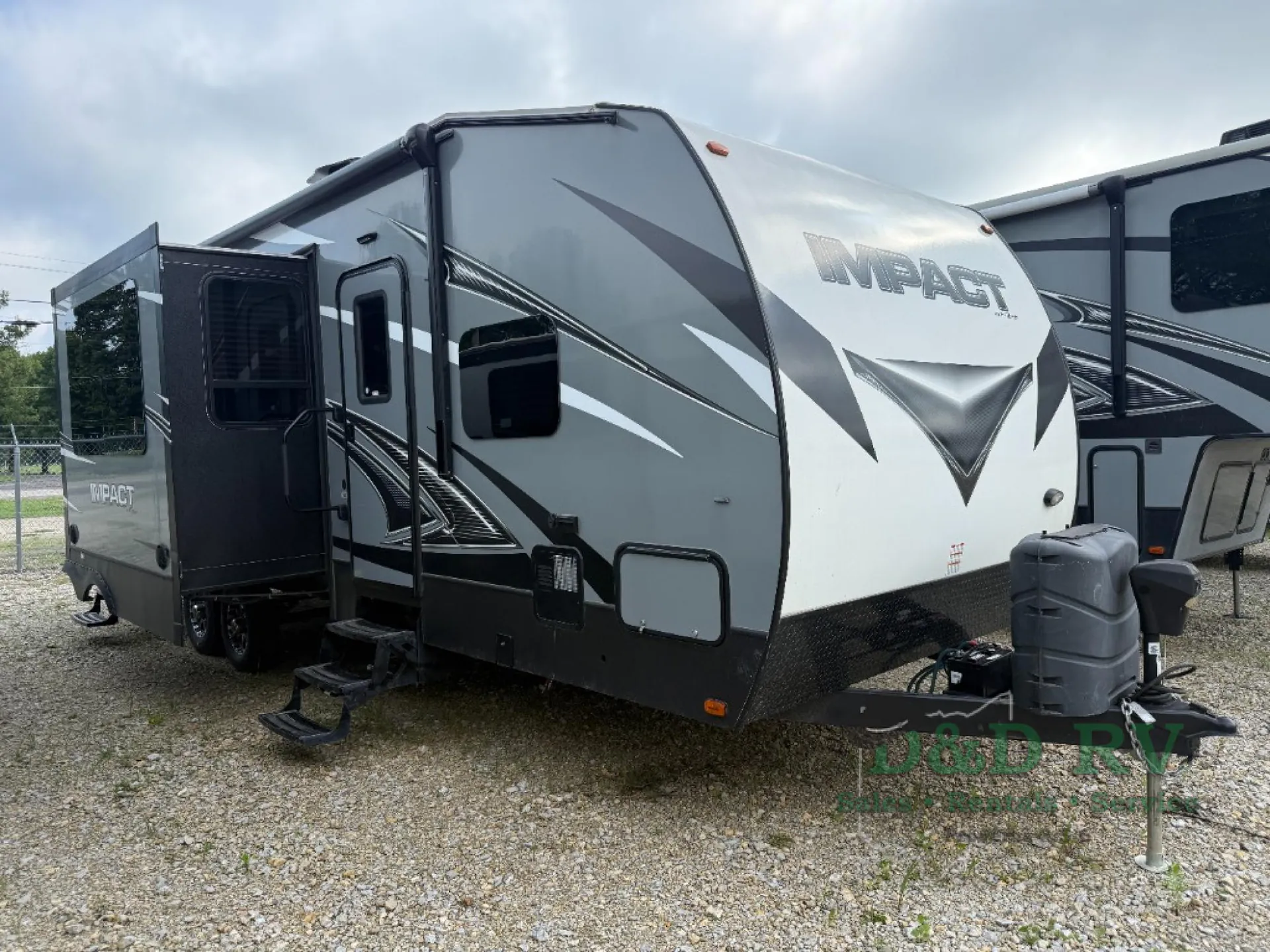 2017 Keystone Impact 303 — Photo 1