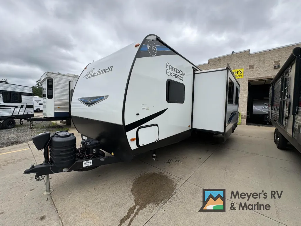 2025 Coachmen Freedom Express Select 29SE, Photos photo 3