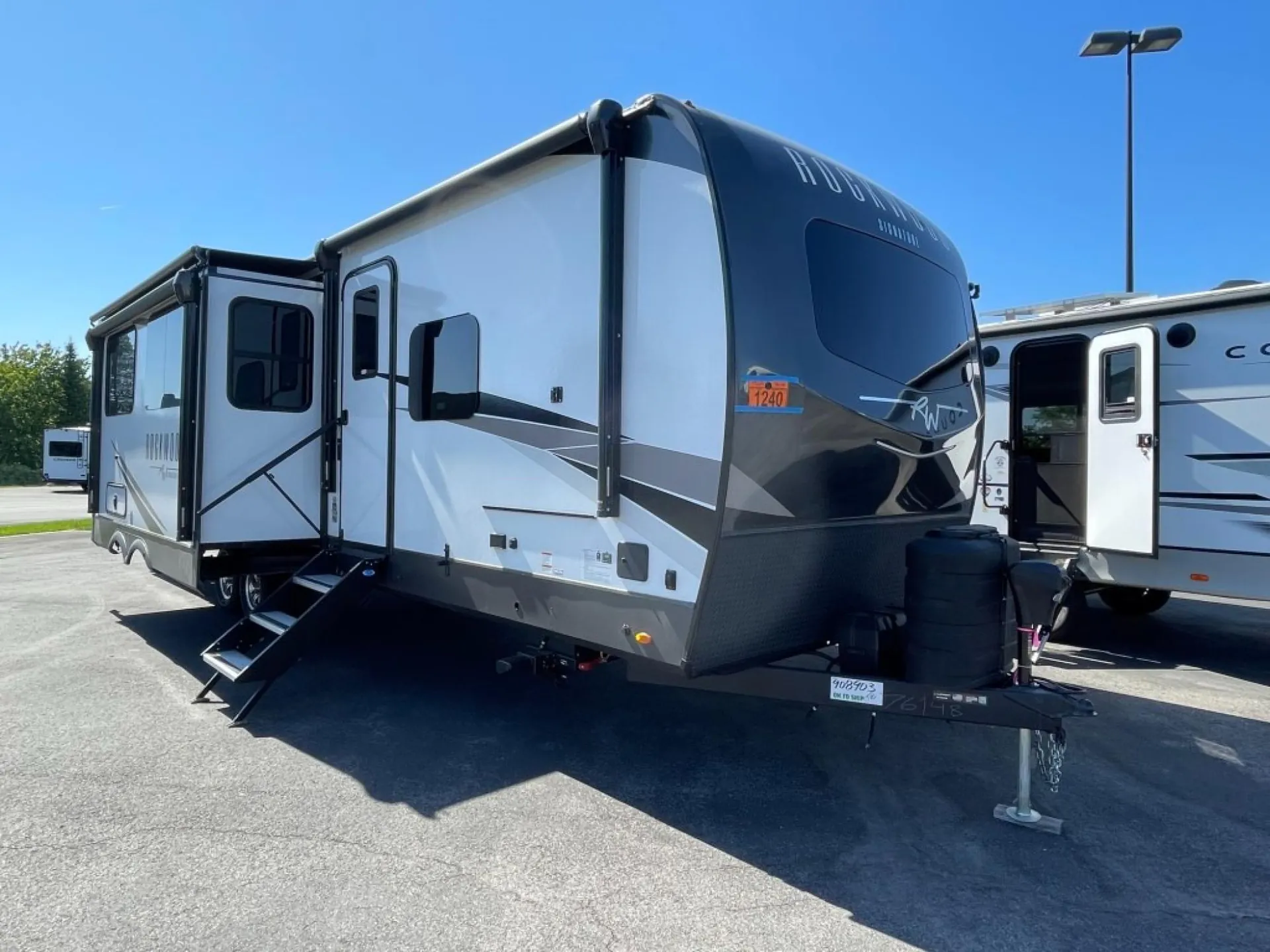 2025 Forest River Rockwood Signature 8338DB - Photo 2